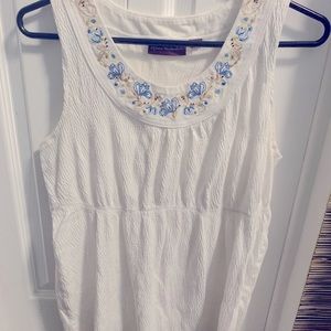 Gloria Vanderbilt sleeveless top